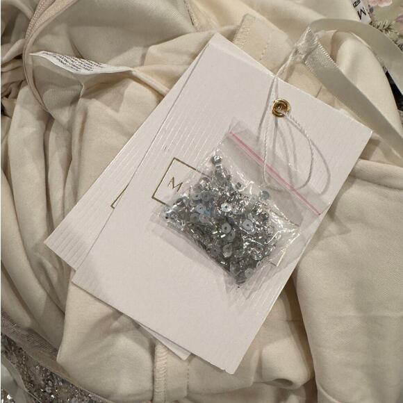 NWT Mac Duggal 5532 Embellished Illusion Cap Sleeve Column Gown Size 4 - Picture 11 of 14